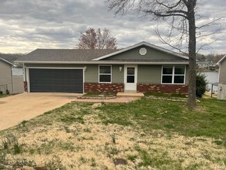 438 Lake Shore Dr, Saint Clair, MO 63077