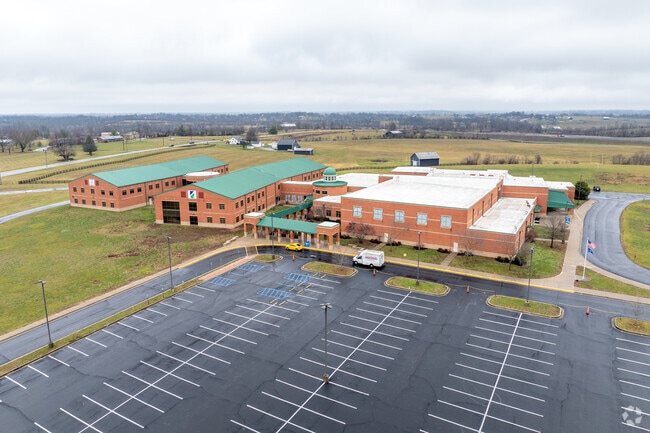 The student population of East Jessamine Middle School is 930 and the school serves 6-8.