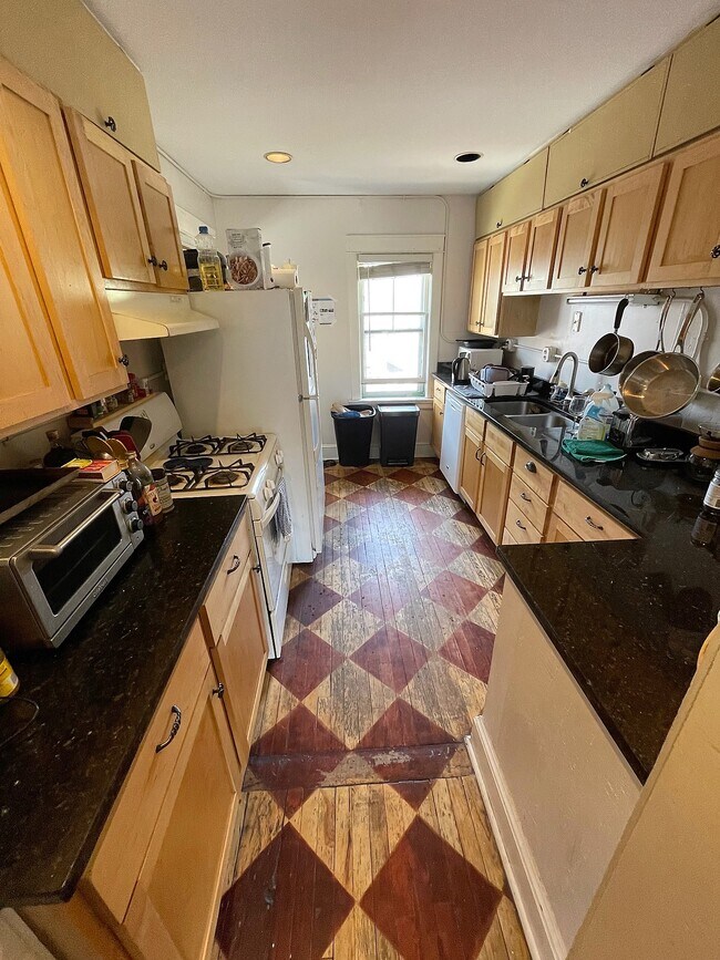 712 W 28th St Unit Up, Minneapolis, MN 55408