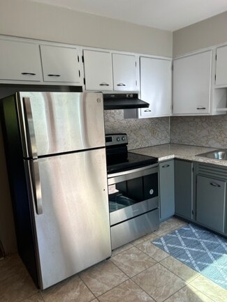 52 Gadsen Ct, Albany, NY 12205