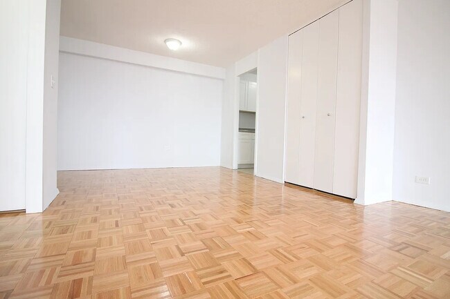 129 E 95th St unit 2F, New York, NY 10128 - photo 2