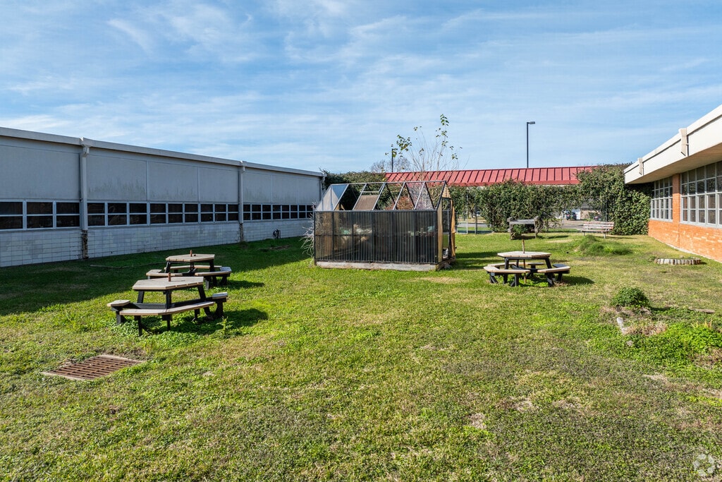 Northside Elementary School is located in central Texas City, Texas.