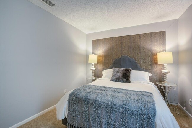 Park at Lake Magdalene Apartments and Town..., Tampa, FL 33618 - photo 7