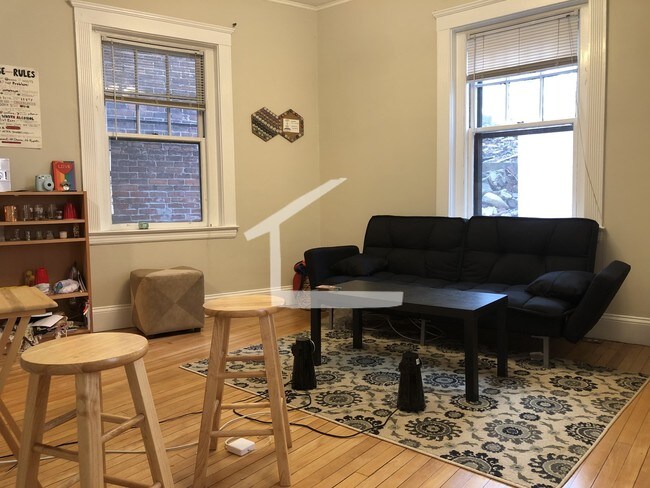 174 Winthrop Rd unit 2, Brookline, MA 02445 - photo 6