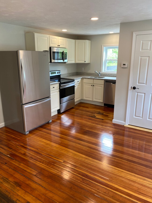 1 Florence St Unit B, Derry, NH 03038