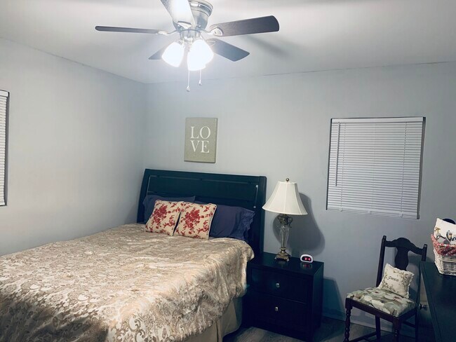 Queen bed in Master bedroom (Room #1)