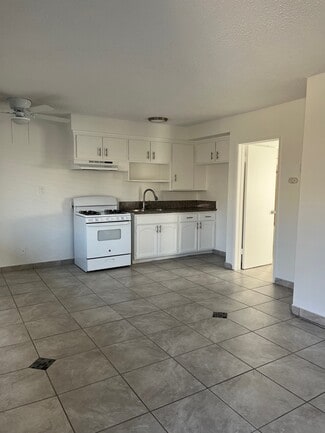 9204 Sepulveda Blvd Unit 9, Los Angeles, CA 91343