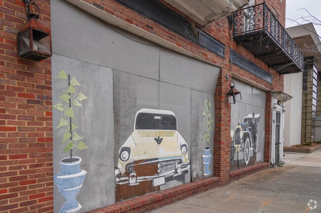 This mural in downtown Greenville showcases vintage automobiles, adding a touch of history and creativity to the city’s streetscape.