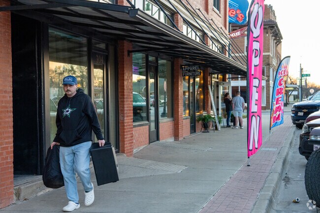 Live music makes a night out in Sanger a fun time.