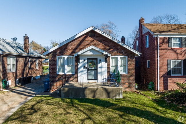 Cottage style homes are a popular architectural style in Beverly Hills.
