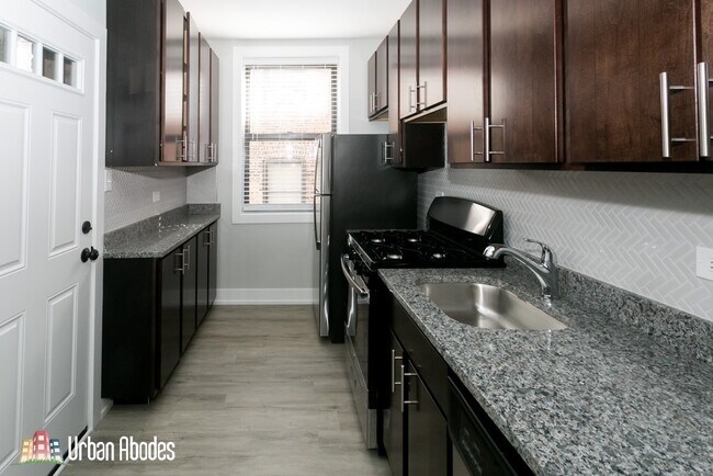 705 W Brompton Ave unit A06C, Chicago, IL 60657 - photo 2