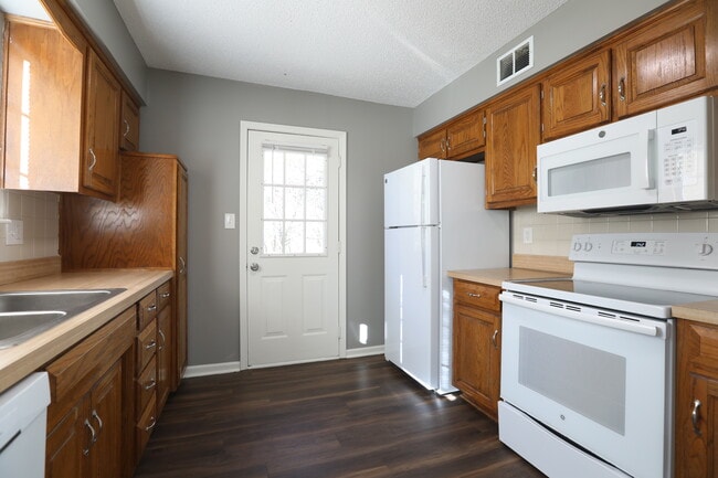 326 NW Gibson Rd, Lees Summit, MO 64063 - photo 6