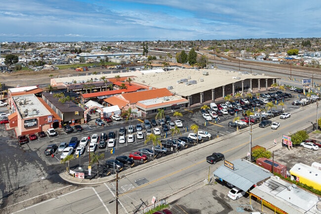 The Mercado Latino is the hub of retail and restaurants for Potomac Park residents.