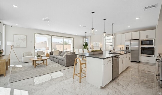 8042 W Royal Palm Rd, Peoria, AZ 85345 - photo 2