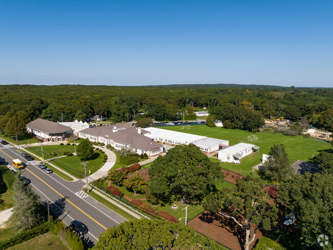 Tuckahoe School has a student-teacher ratio of 10 to 1.