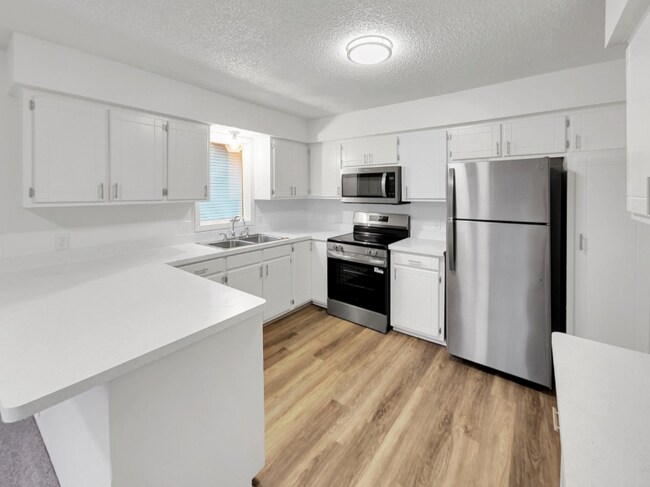 8232 Sumter Ave N, Brooklyn Park, MN 55445 - photo 5