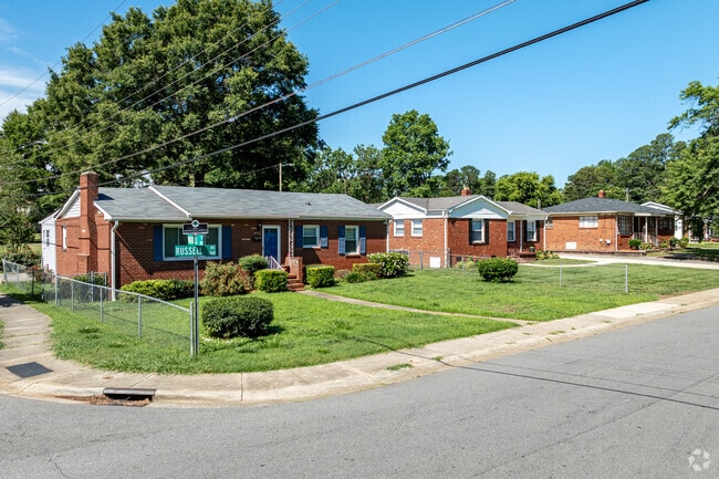Many of the older homes in Oaklawn have large front and back yards.