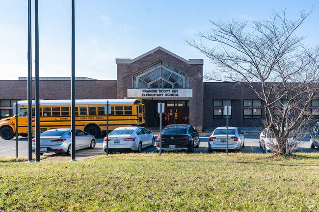 Francis Scott Key Elementary School has a 13:1 student-to-teacher ratio near District Heights.