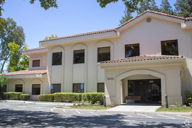 The Khan Lab School Upper School serves Mountain View students in grades 7th - 12th.