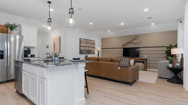 3911 Silver Falls Ln, League City, TX 77573 - photo 6