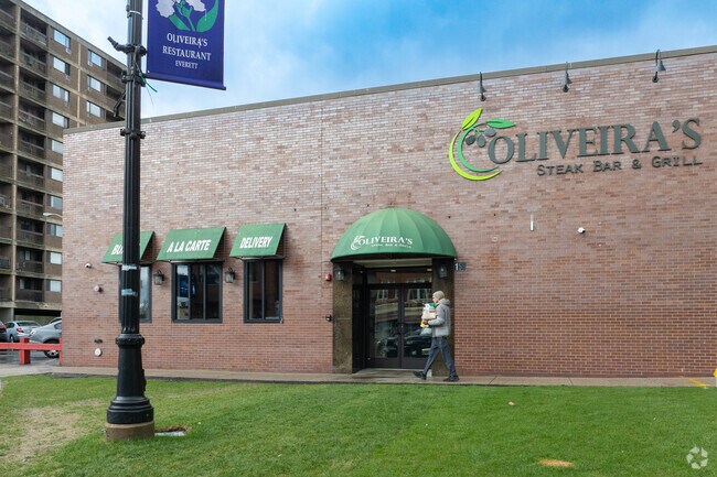 Oliveira's is a local favorite spot for tasty steaks and delicious appetizers near West Everett.