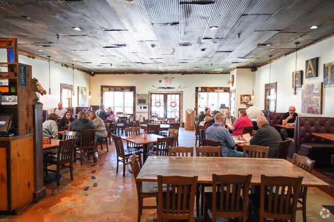 303 Jefferson is a restaurant in Clinton serving southern dishes.