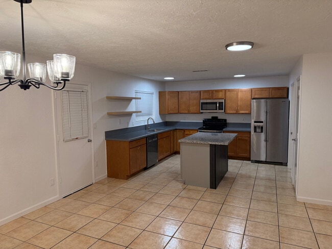 807 W Palomino Dr, Chandler, AZ 85225 - photo 2