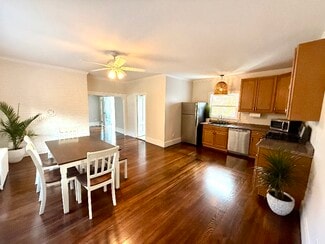 326 Fish Rd, Tiverton, RI 02878