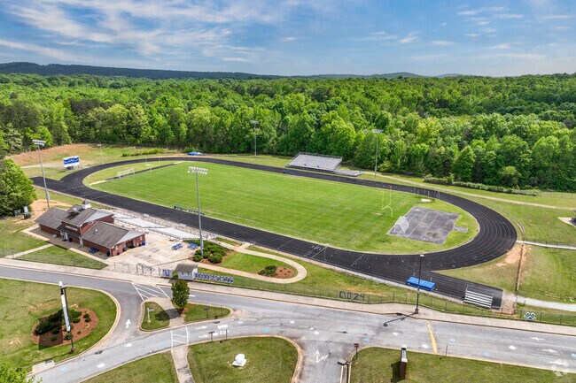 South Davidson High School has a student-teacher ratio of 14 to 1.