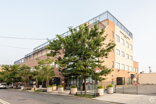 Yeshivat Darche Eres serves children from PK, K through third grade in Brooklyn.