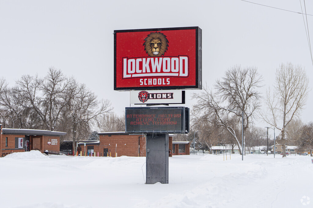 A large marquee in front of Lockwood Intermediate School displays upcoming events
