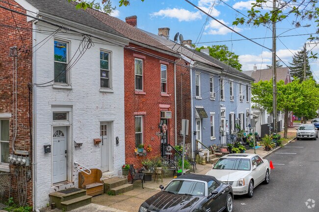 The Washington-Rosedale neighborhood has many modest townhomes.