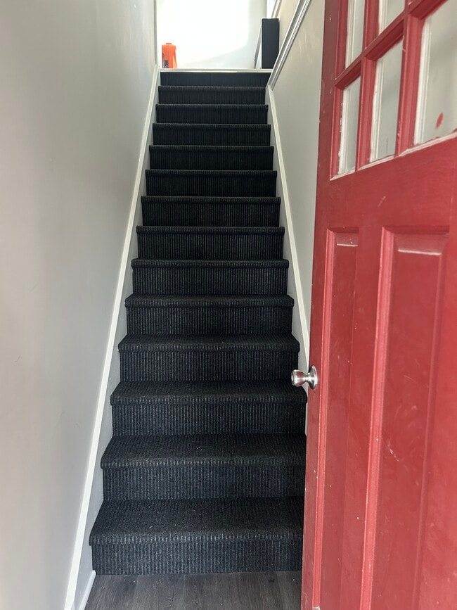 14 Ferrara Ave unit Upstairs front apart, Schenectady, NY 12304 - photo 3