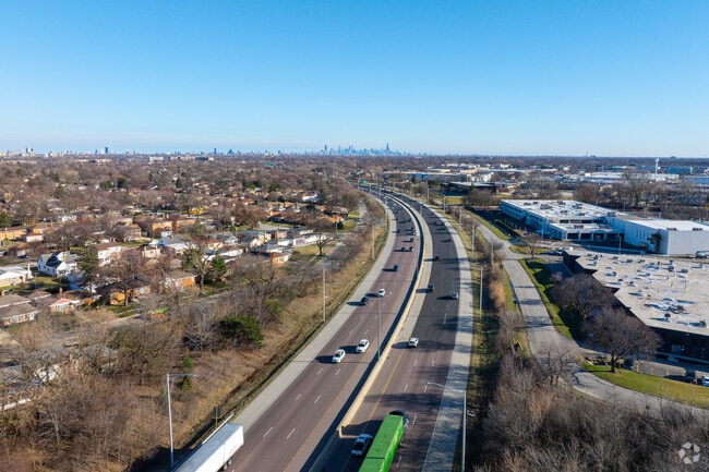 The I-94 connects Lincolnwood residents to downtown Chicago.
