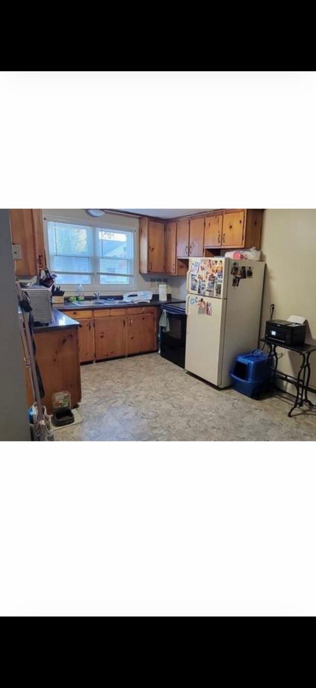 138 Draper St unit Draper street left s, Springfield, MA 01108 - photo 4