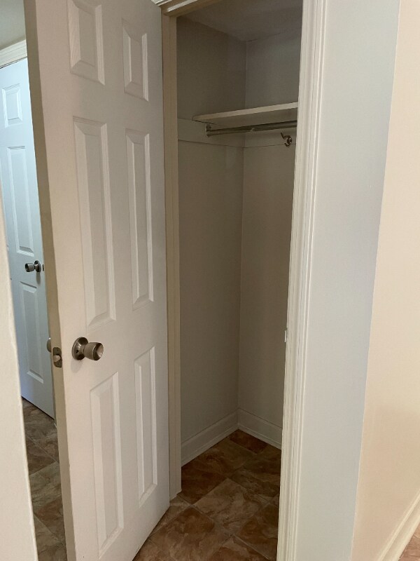 1802 Marion Manor Dr unit F2, Marion, VA 24354 - photo 4