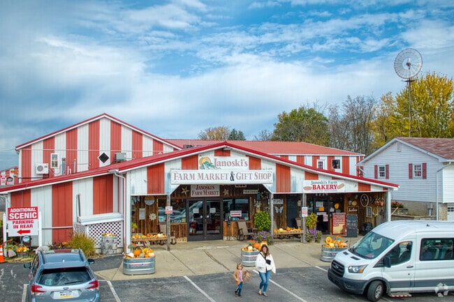 Janoski’s Farm & Greenhouse offers fresh produce and family fun near Independence Township.