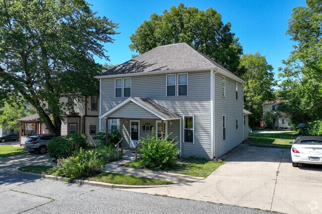 Foursquare's are a popular housing style in Ellsworth Romig.