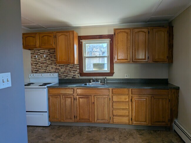 26 Virginia Ave unit 1st floor right, Woonsocket, RI 02895 - photo 5