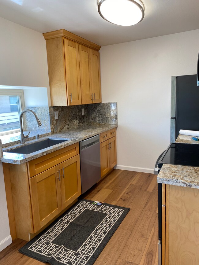 645 Rollins Rd unit 3, Burlingame, CA 94010 - photo 3