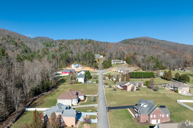 Nestled at the foot of Holston Mountain, Hunter combines serenity with nature’s beauty.