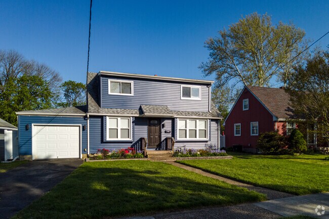 Two Story Homes with Garages in Laurel Springs