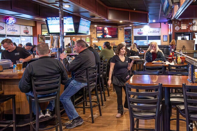 Shortstop Bar & Grill takes pride in serving Benjamin Briardale residents delicious burgers, succulent wings, and mouthwatering walleye.