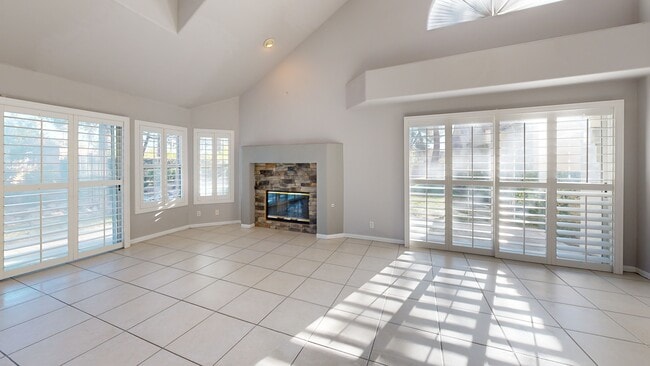 6954 Emerald Springs Ln, Las Vegas, NV 89113 - photo 3