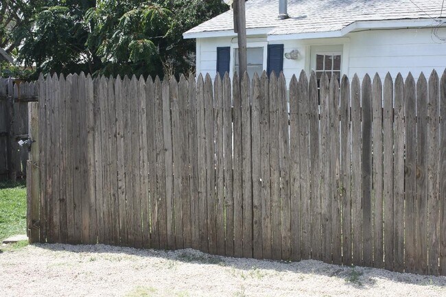 2118 26th St unit B, Lubbock, TX 79411 - photo 6