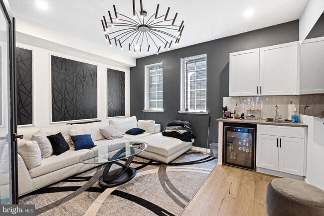 2426 Innovator Way unit B, Philadelphia, PA 19146 - photo 4