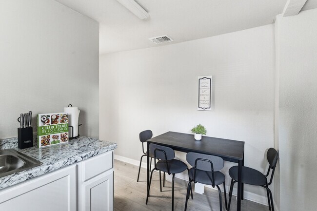 314 W Cevallos unit ID1363388P, San Antonio, TX 78204 - photo 3