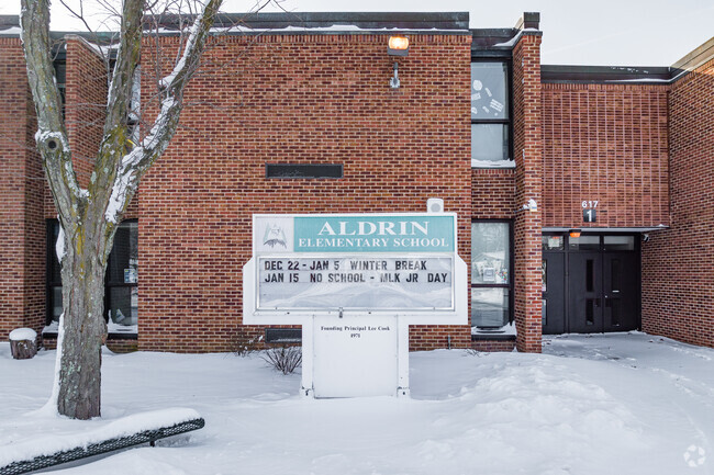 Edwin Aldrin Elementary School is located in Schaumburg, IL.