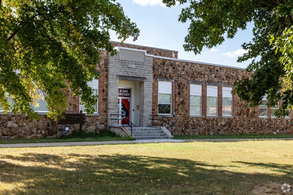 Students at Bois D Arc Elementary School go on to attend Ash Grove High School.
