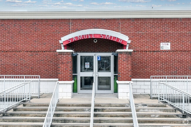 The student-teacher ratio is 9-1 at Samuel Smith Elementary School.
